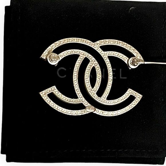 ❤️SOLD❤️2021 CHANEL Classic CC Large Crystal Brooch - Picture 6 of 11